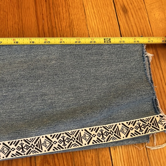 Distressed Lucky Brand Relaxed Taper Jeans with Ribbon Accent Size 24/00 VGC 🌺 - Picture 9 of 9